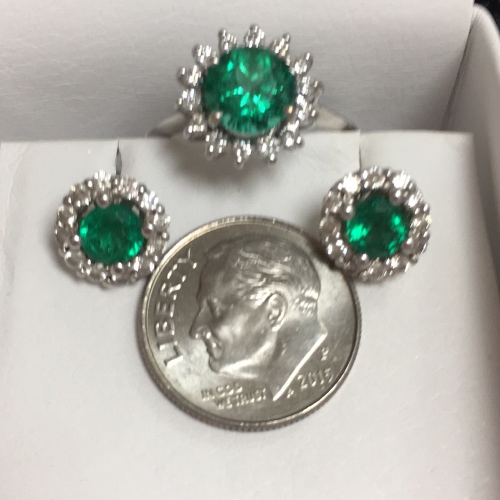 SOLD SOLD SOLD Emerald & Diamond Set - Picture 2 of 8
